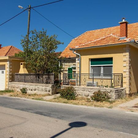 Apartman Ivan Drnis Bagian luar foto