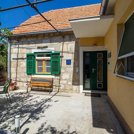 Apartman Ivan Drnis Bagian luar foto