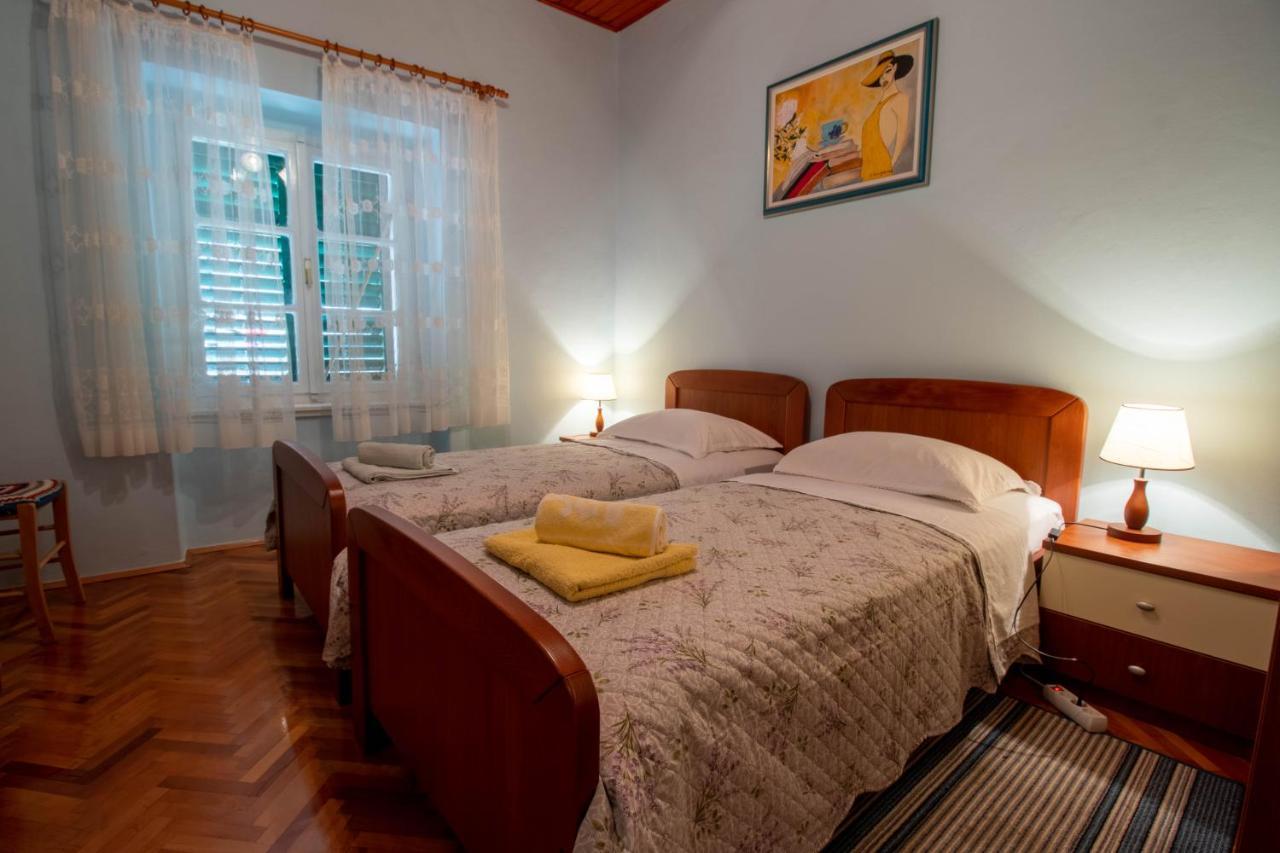 Apartman Ivan Drnis Bagian luar foto