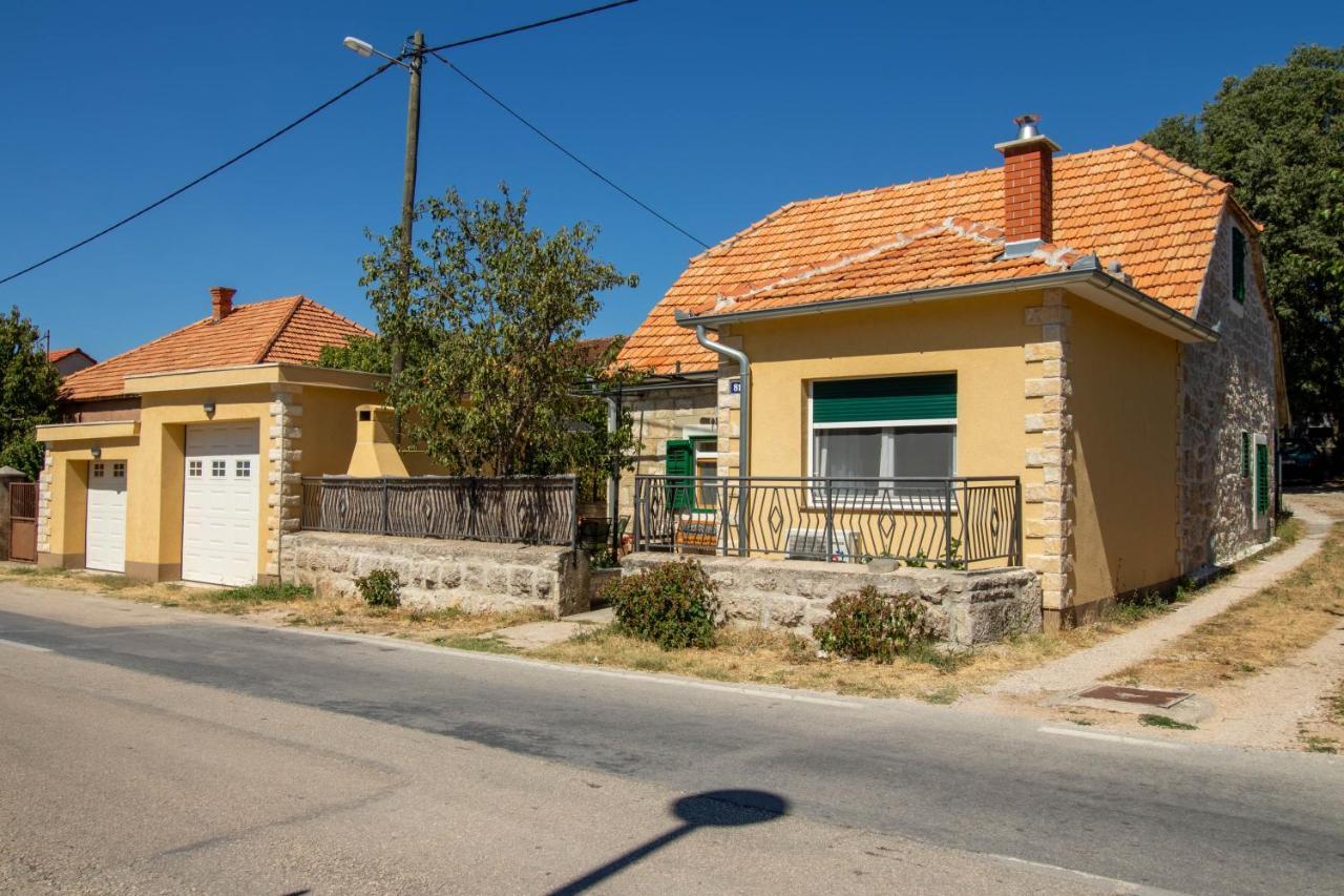 Apartman Ivan Drnis Bagian luar foto