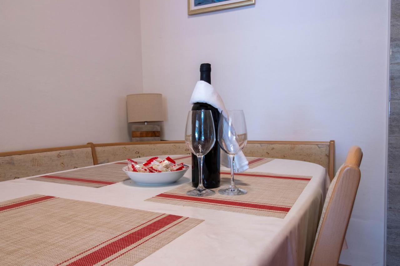 Apartman Ivan Drnis Bagian luar foto