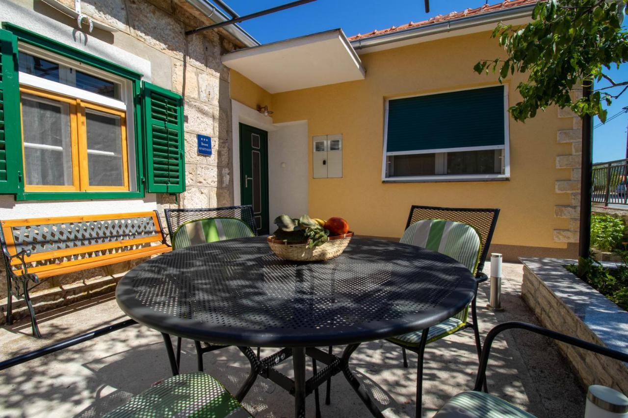 Apartman Ivan Drnis Bagian luar foto