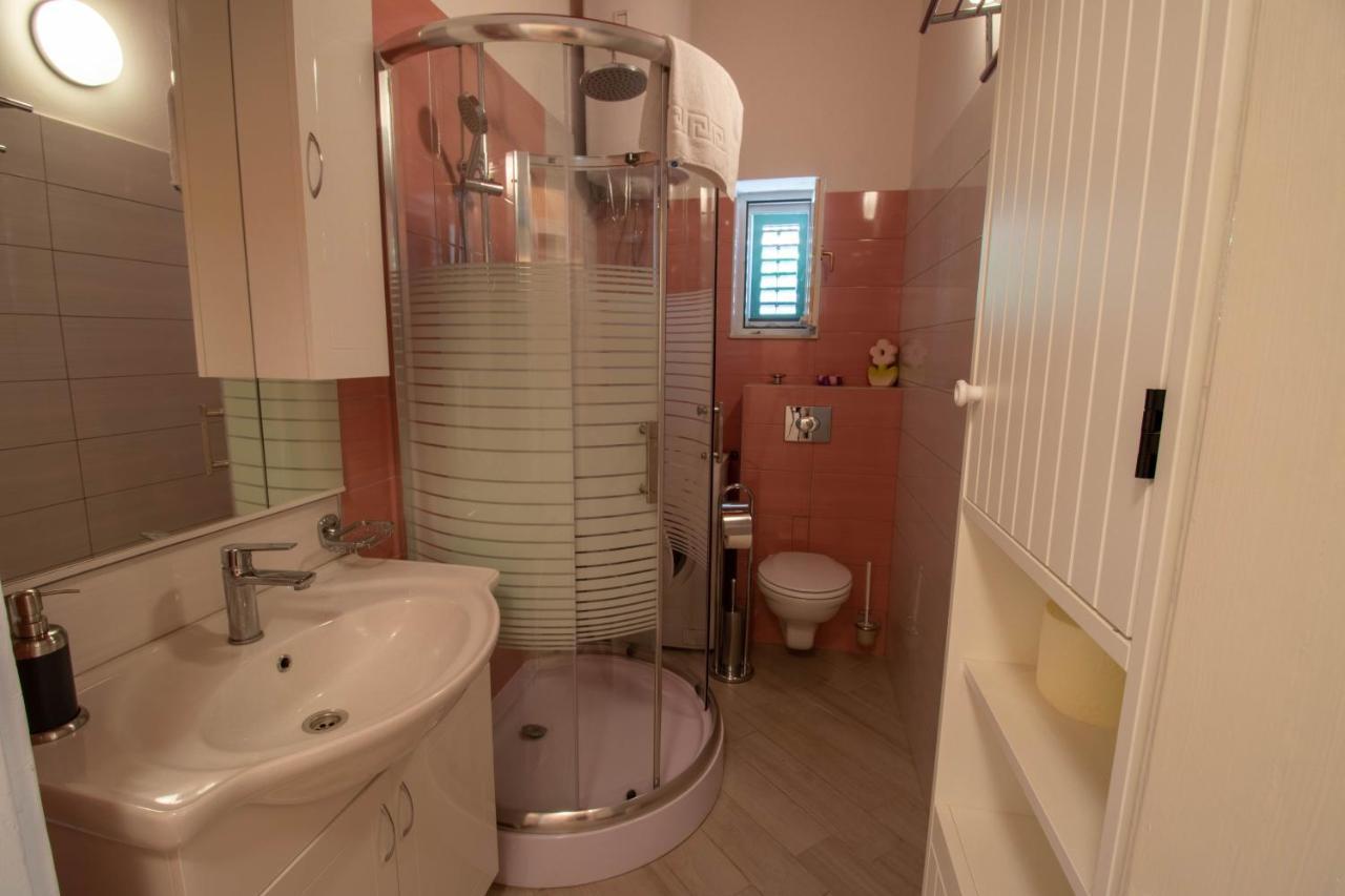 Apartman Ivan Drnis Bagian luar foto