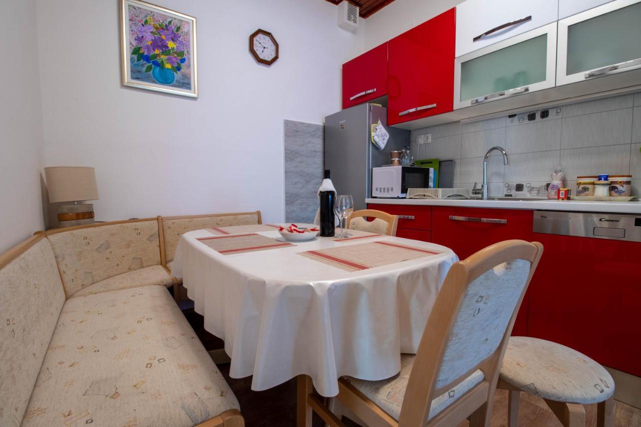 Apartman Ivan Drnis Bagian luar foto