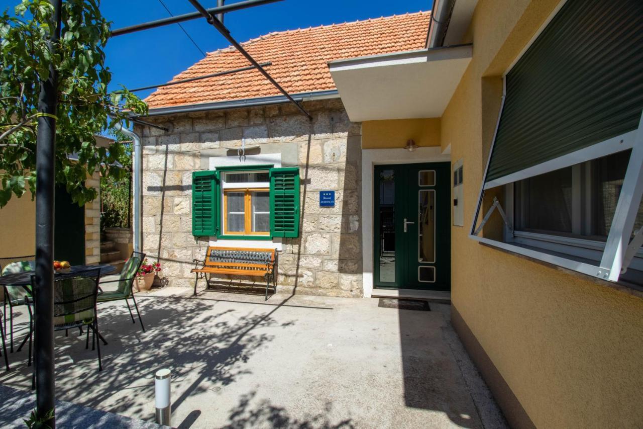Apartman Ivan Drnis Bagian luar foto