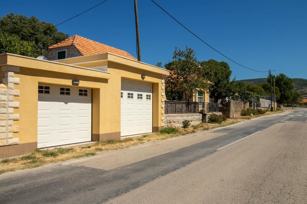 Apartman Ivan Drnis Bagian luar foto