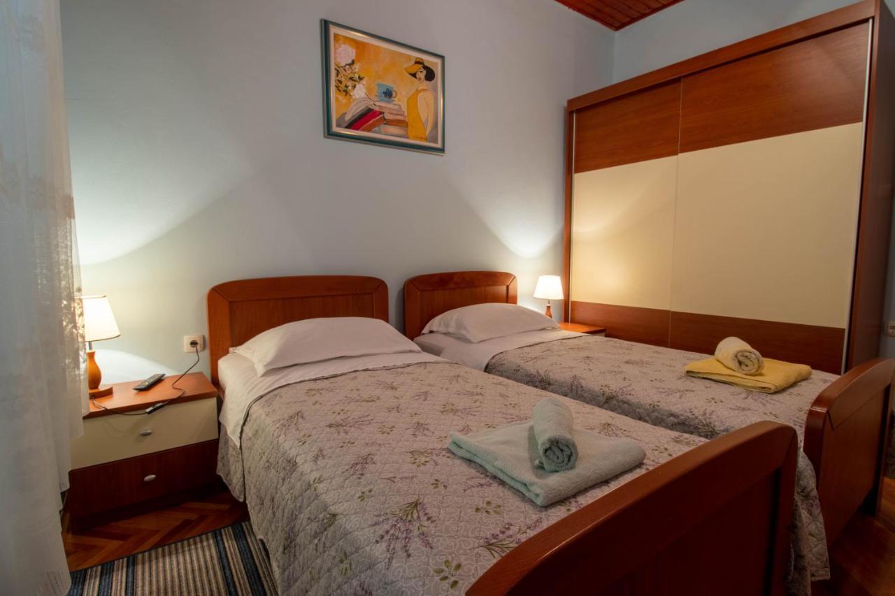Apartman Ivan Drnis Bagian luar foto