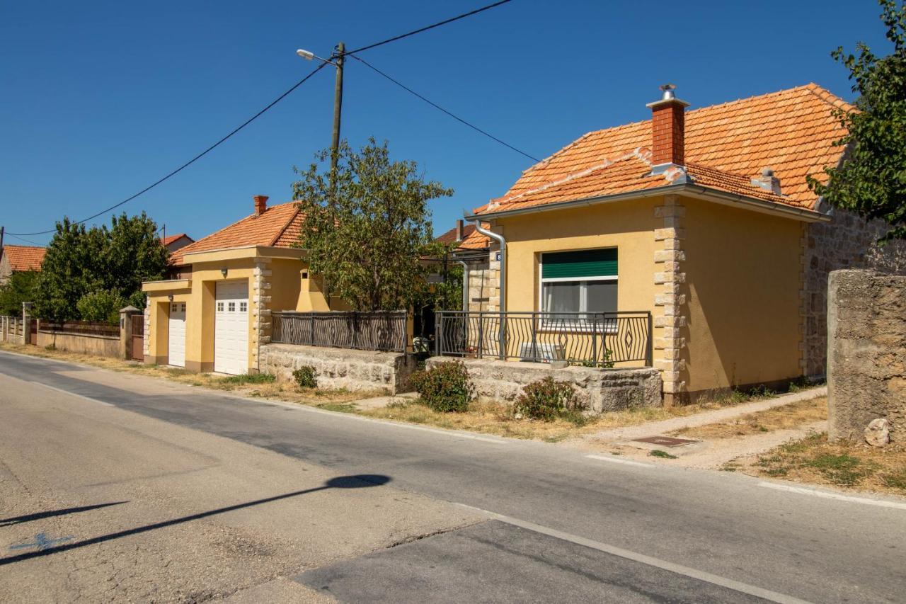 Apartman Ivan Drnis Bagian luar foto