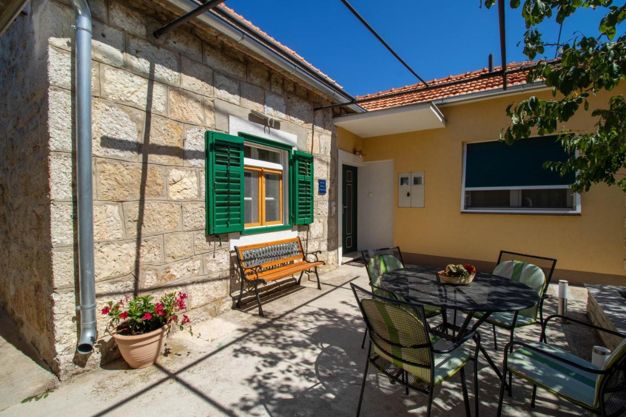 Apartman Ivan Drnis Bagian luar foto