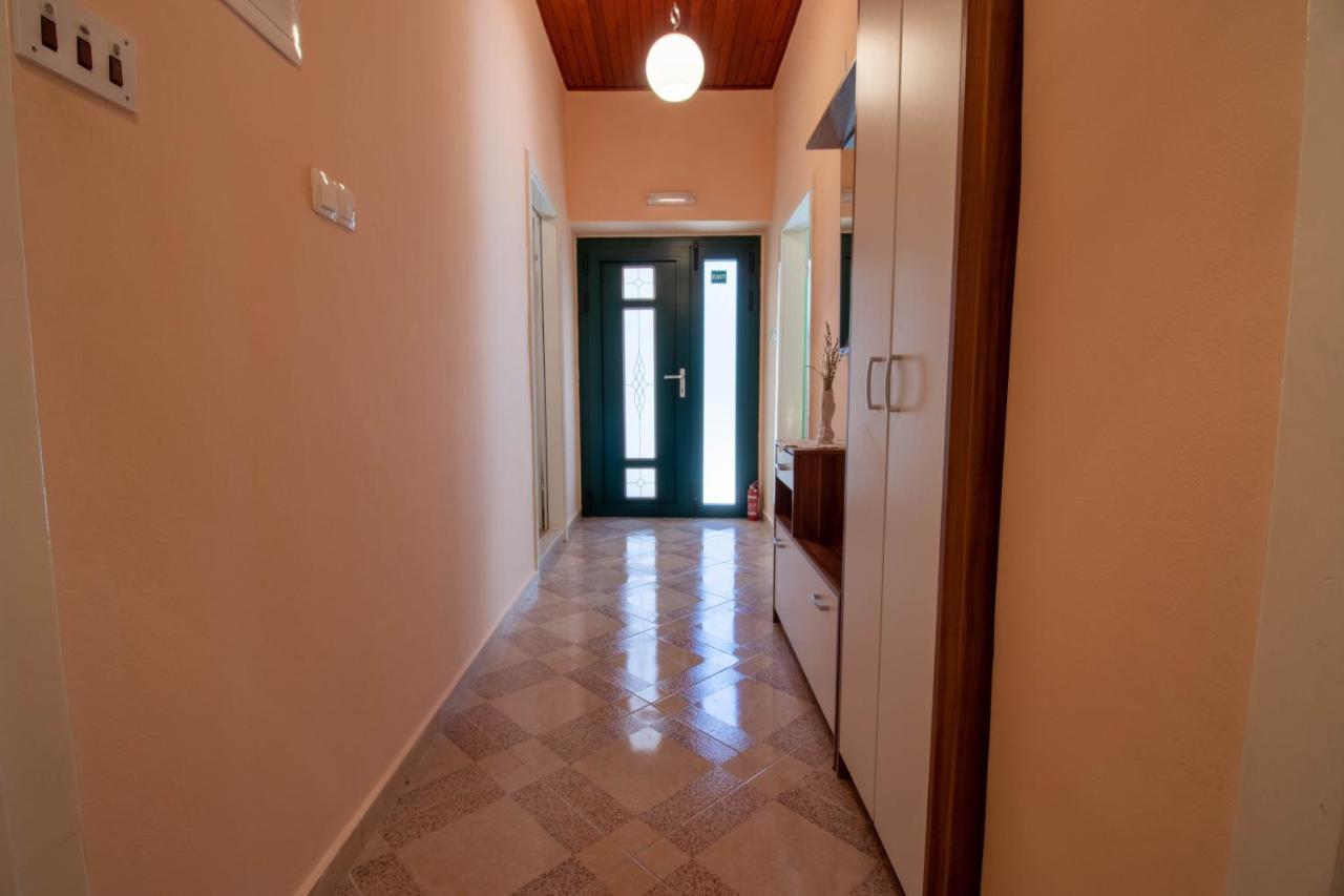 Apartman Ivan Drnis Bagian luar foto